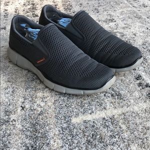 Men’s Skechers size 10.5